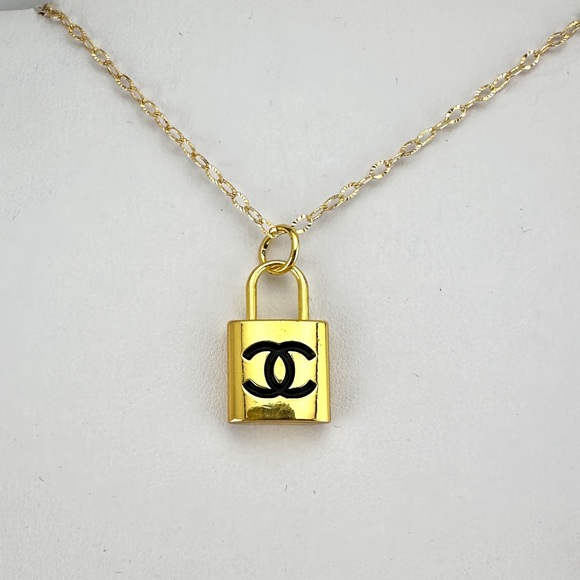 AUTHENTIC Chanel charm with free gift.Charm for necklace or other personal item. - Picture 7 of 7
